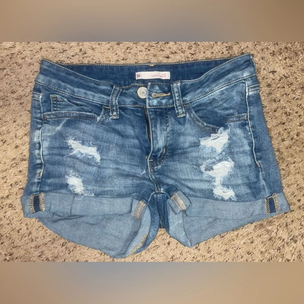 size 3 SO low rise jean shorts - Picture 1 of 1